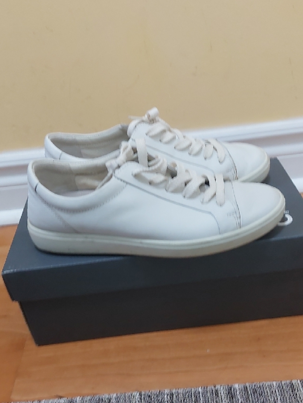 Ecco Women's White Leather Lace-Up Sneakers, Size 38 - Picture 5 of 10